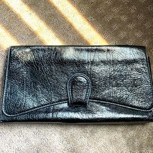 Black clutch